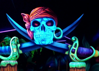 goolfy-blacklight-minigolf